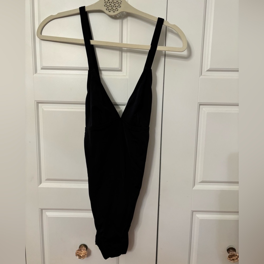 Lolë Black One-Piece Swimsuit – Deep V Neck & Crisscross Back – Size Medium